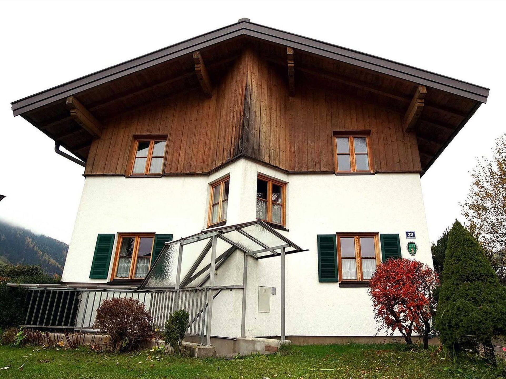 Elegant 2-Bed Apartment in Zell am See, Sleeps 4, 1141