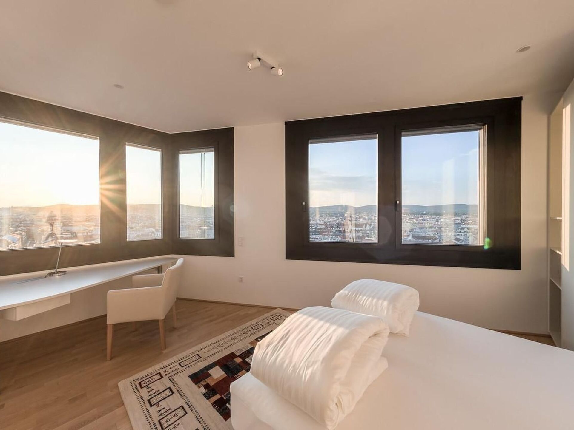 2-Bed Apartment with Mountain View in Wien, Sleeps 4, 1011