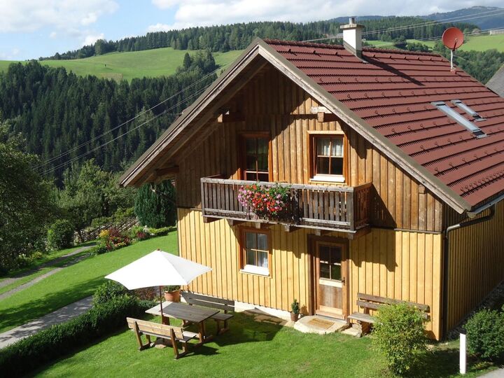 Sumptuous 3-Bed House in Wolfsberg, Sleeps 7, 1077, Waldenstein, Austria