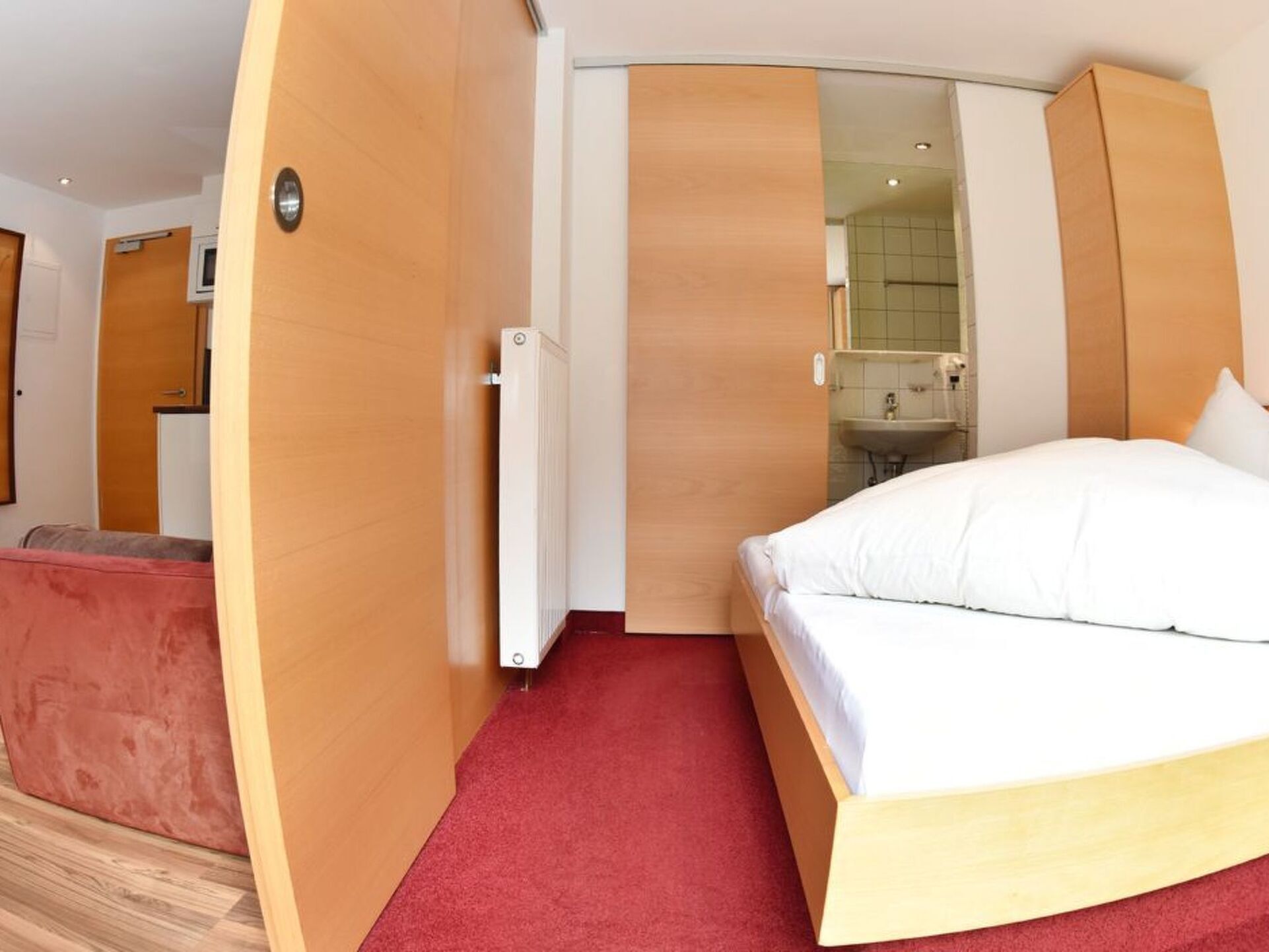 Elegant 1-Bed Apartment in Landeck, Sleeps 3, 1142