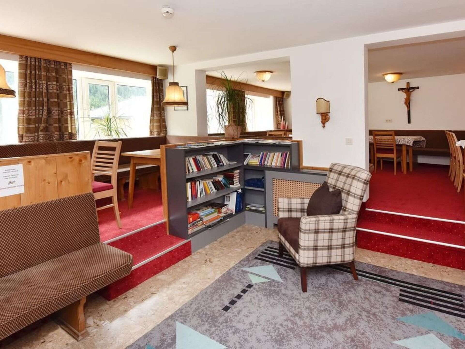 Beautiful 4-Bed Apartment in Landeck, Sleeps 10, 1144