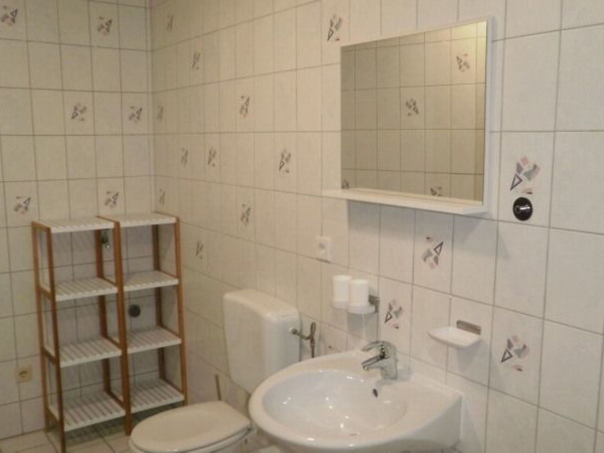 Exclusive 3-Bed Apartment in Schwaz, Sleeps 5, 1145