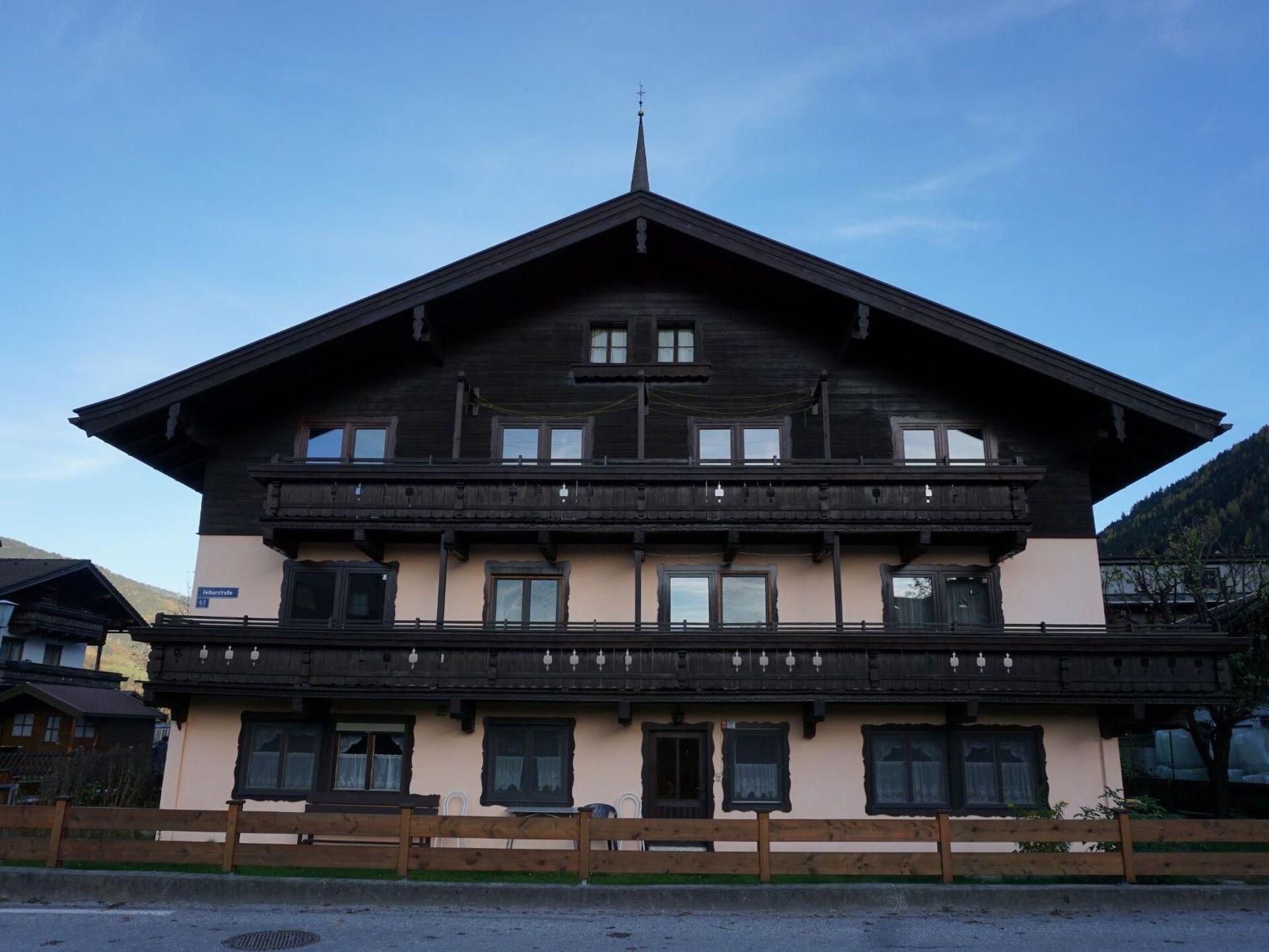 Serene 9-Bed House in Zell am See, Sleeps 19, 1122