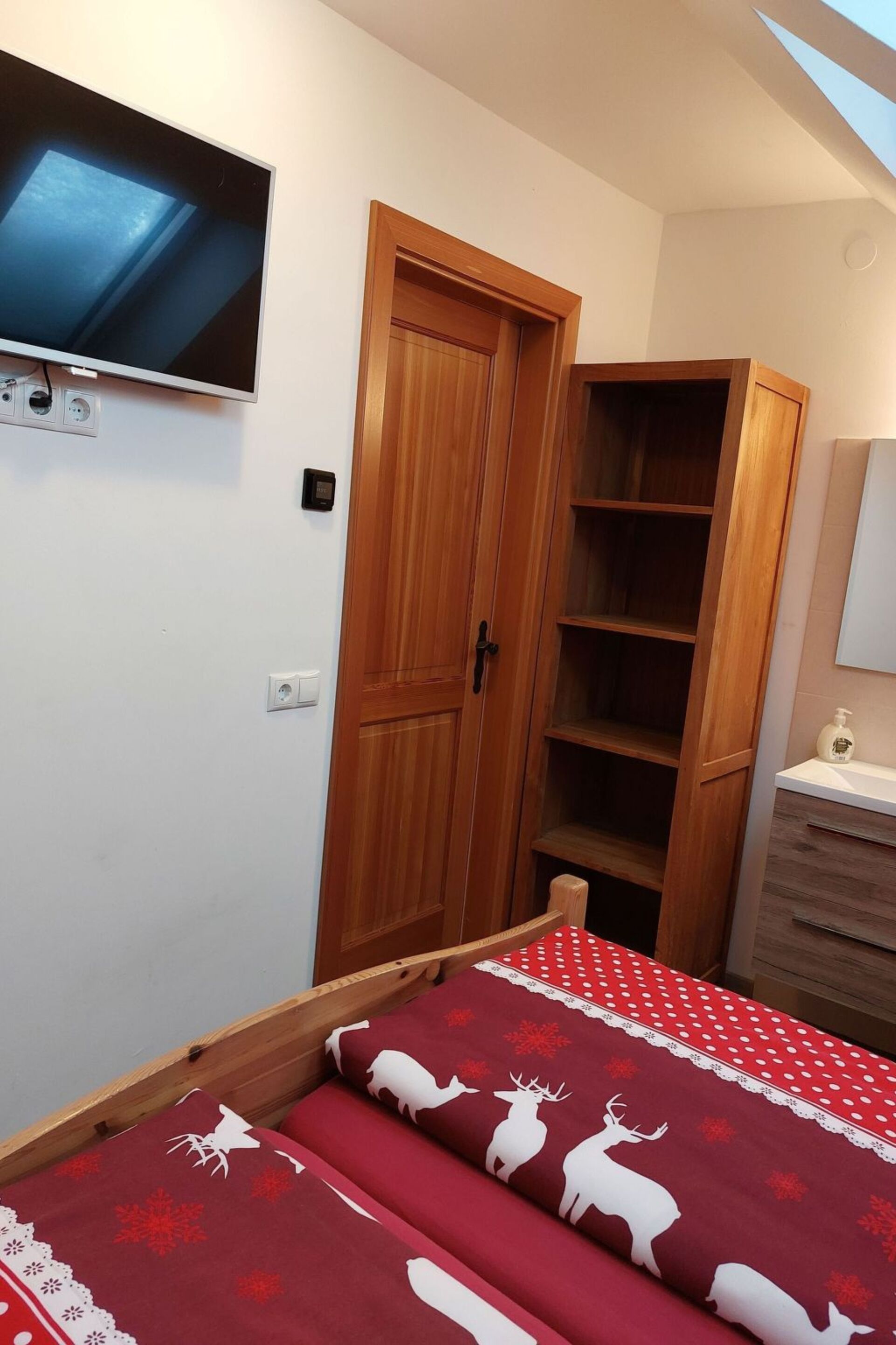 Gorgeous 3-Bed Apartment in Tamsweg, Sleeps 6, 1123