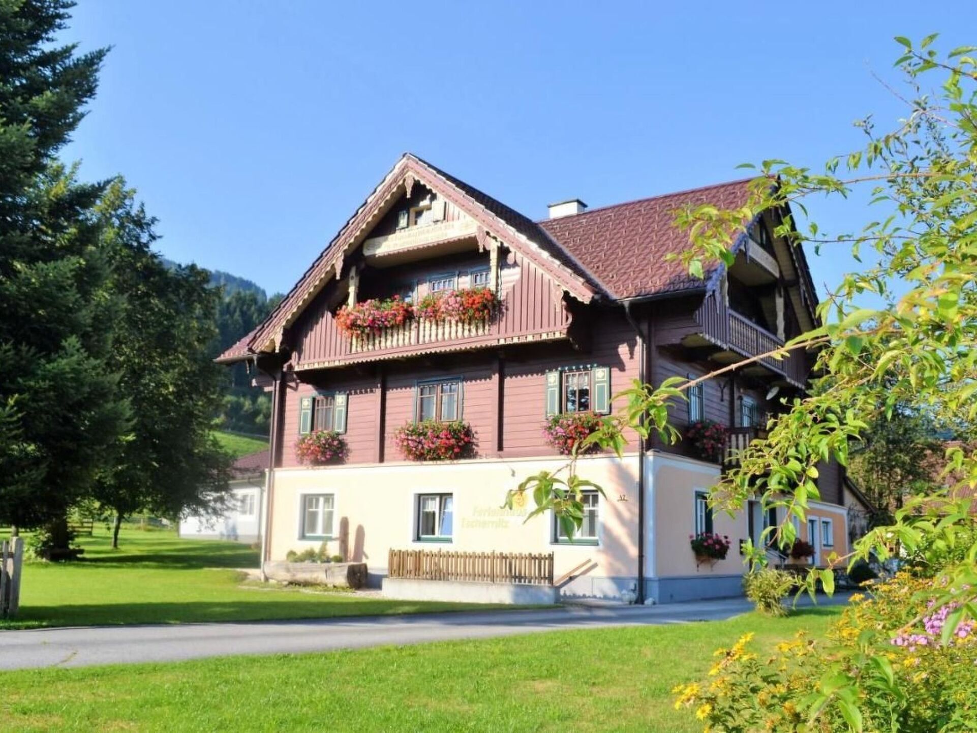 5-Bed House with Mountain View in Liezen, Sleeps 10, 1120