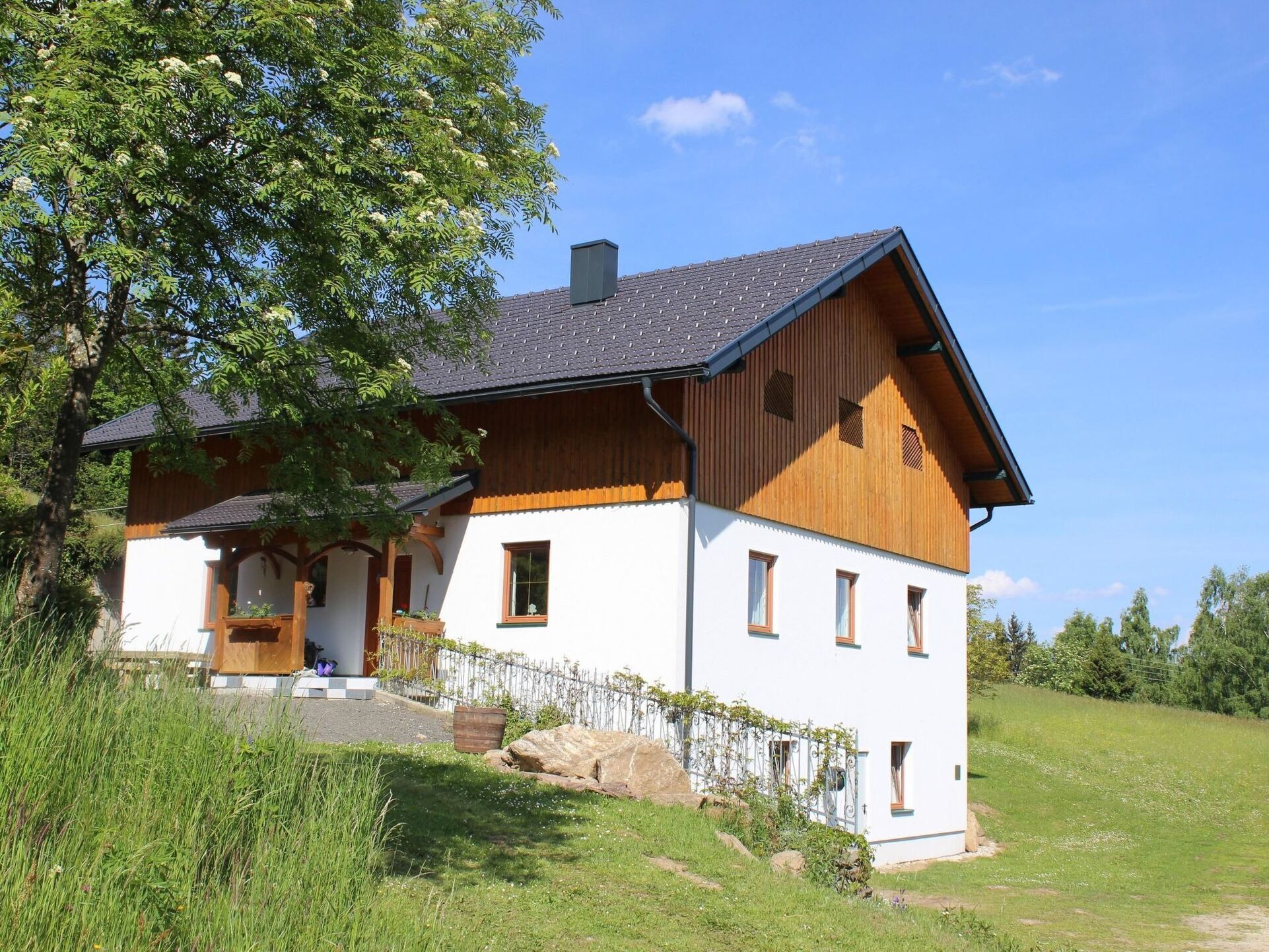 Serene 3-Bed House in Wolfsberg, Sleeps 5, 1083