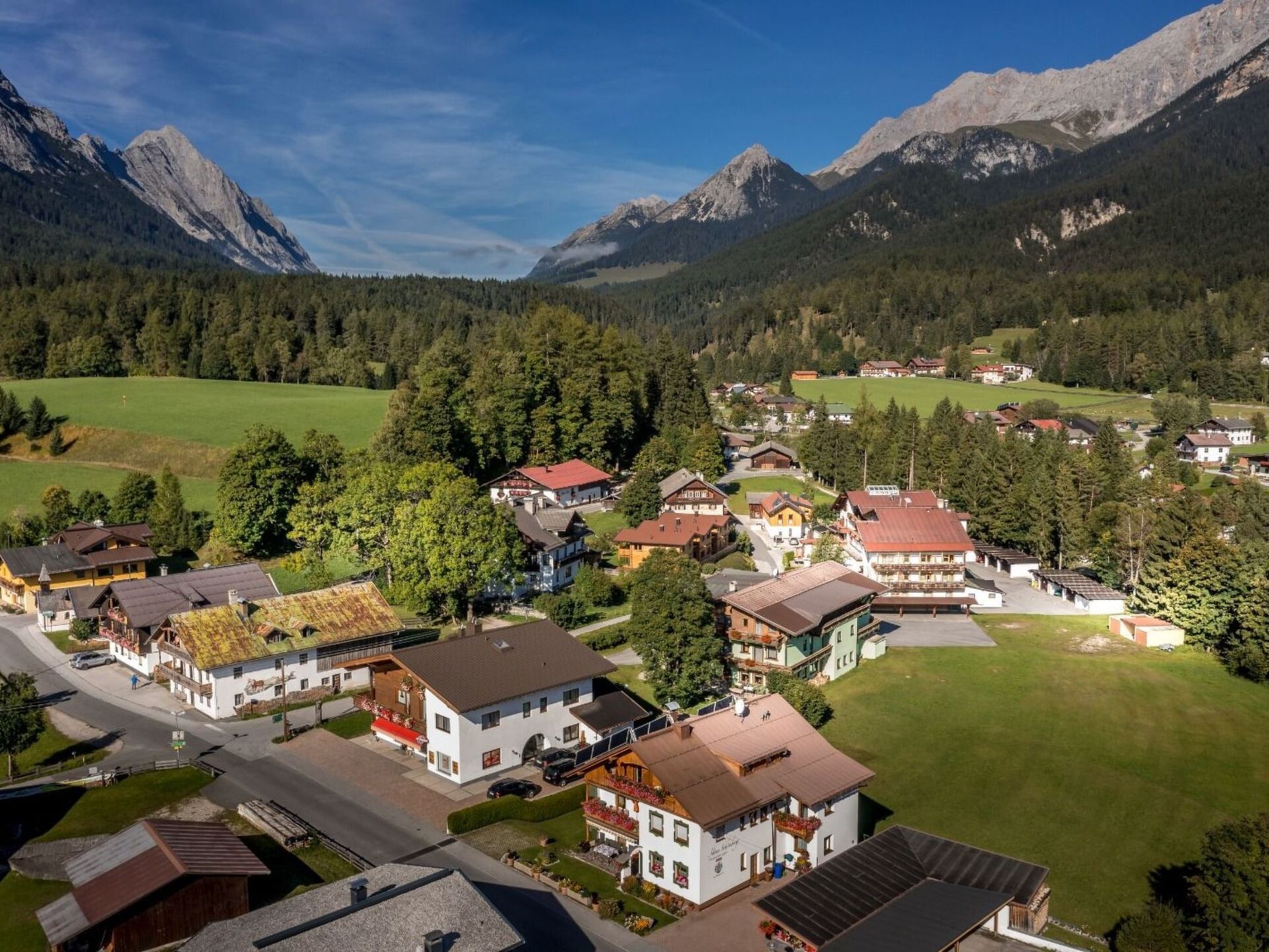 Spacious 1-Bed Apartment in Innsbruck-Land, Sleeps 3, 1149