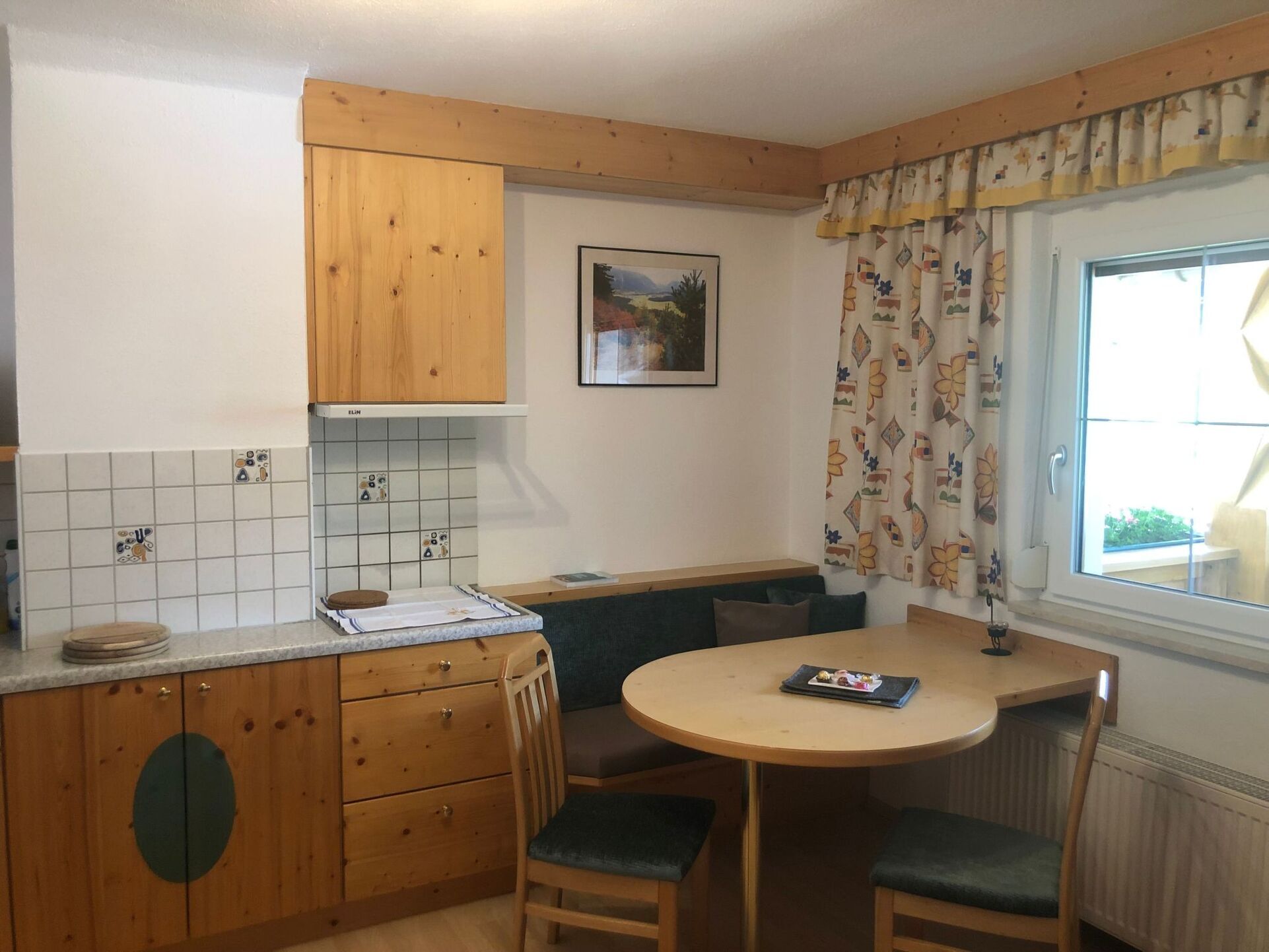 Spacious 1-Bed Apartment in Innsbruck-Land, Sleeps 3, 1149