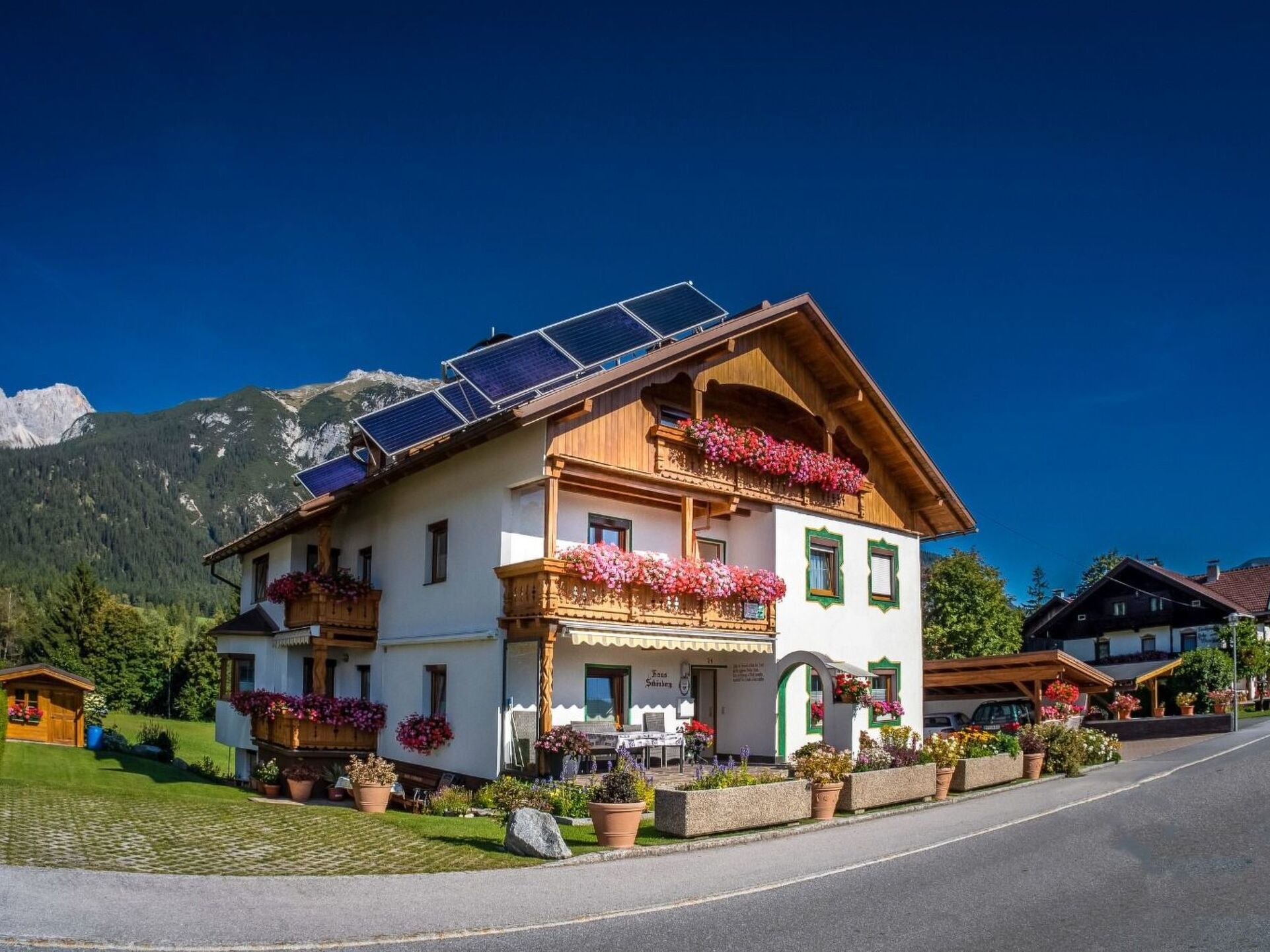 Charming 1-Bed Apartment in Innsbruck-Land, Sleeps 3, 1156
