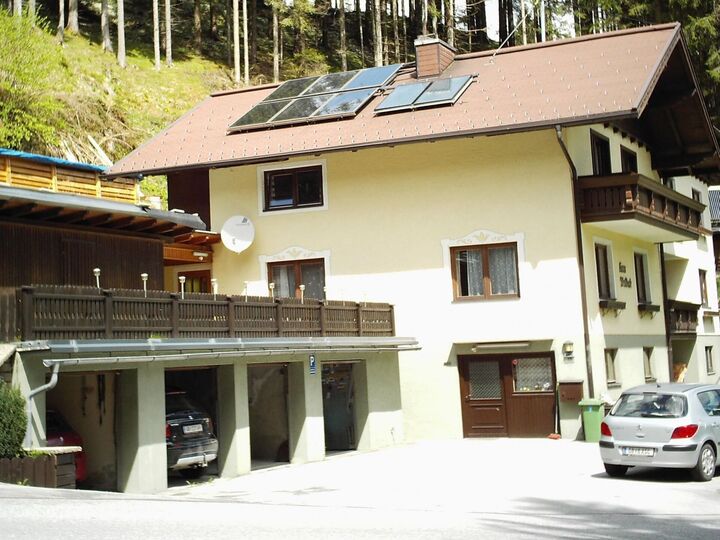 Idyllic 3-Bed Apartment in Liezen, Sleeps 10, 1023