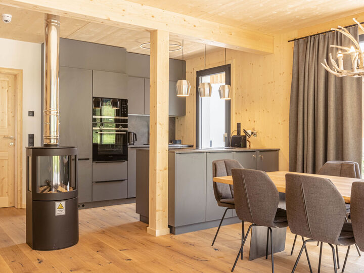 Stylish 4-Bed House in Reutte, Sleeps 10, 1037, Biberwier, Austria