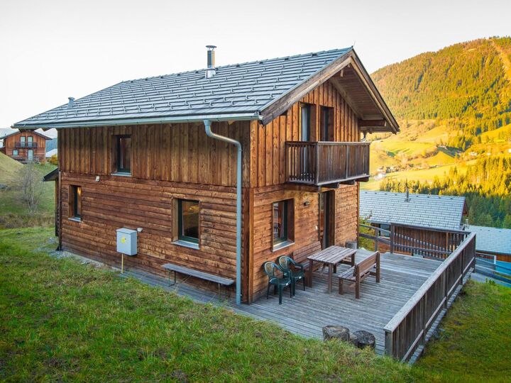 Inviting 3-Bed House in Hallein, Sleeps 6, 1089, Steuer, Austria