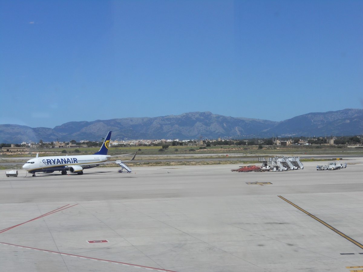 Nearest airport to Calpe, Spain:
