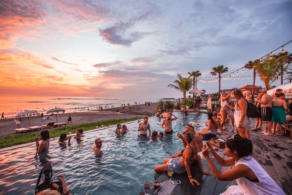 Sunsets, Cocktails &amp; Coastal Venues Near Your Villa in Canggu