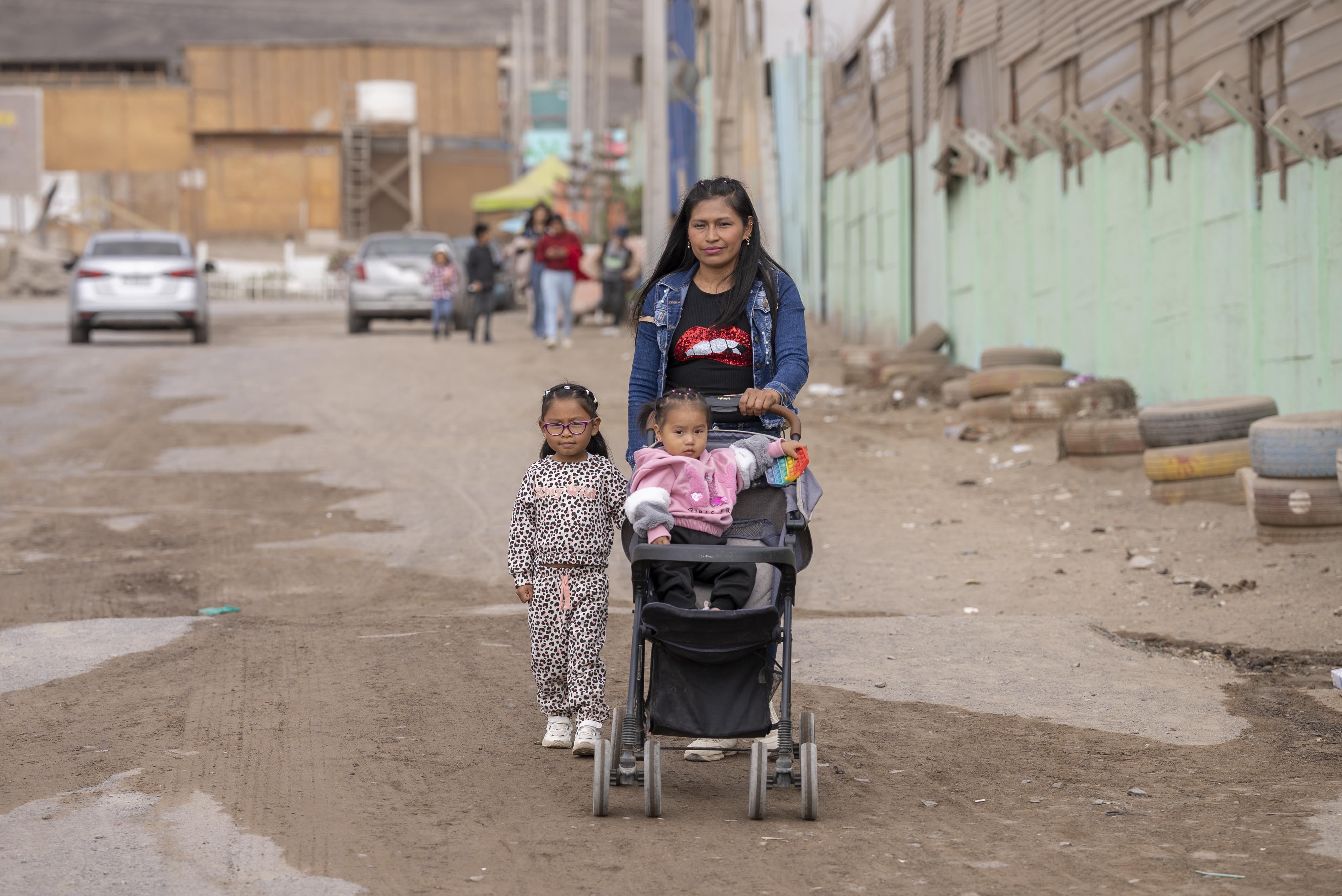 Imagen Niños y niñas viviendo en campamentos 