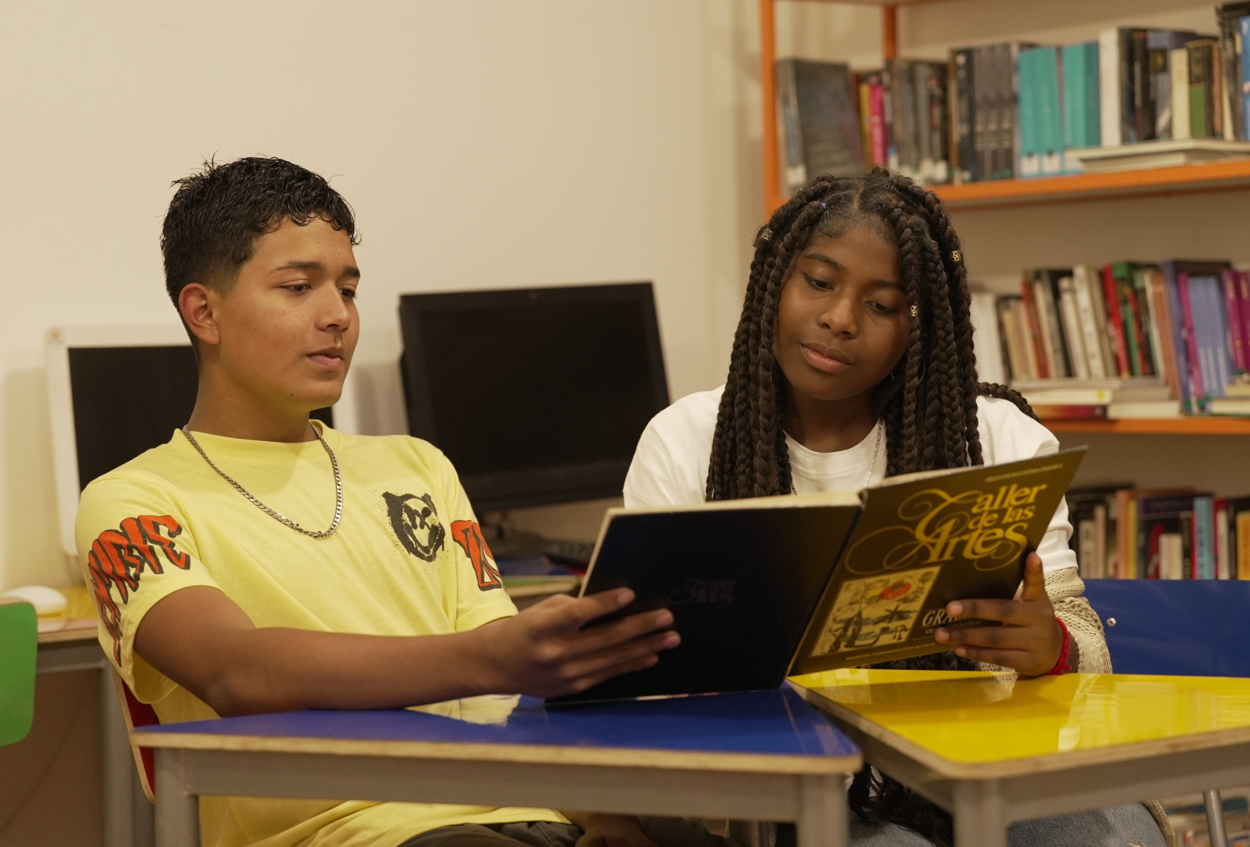 Imagen Adolescentes viviendo en campamentos