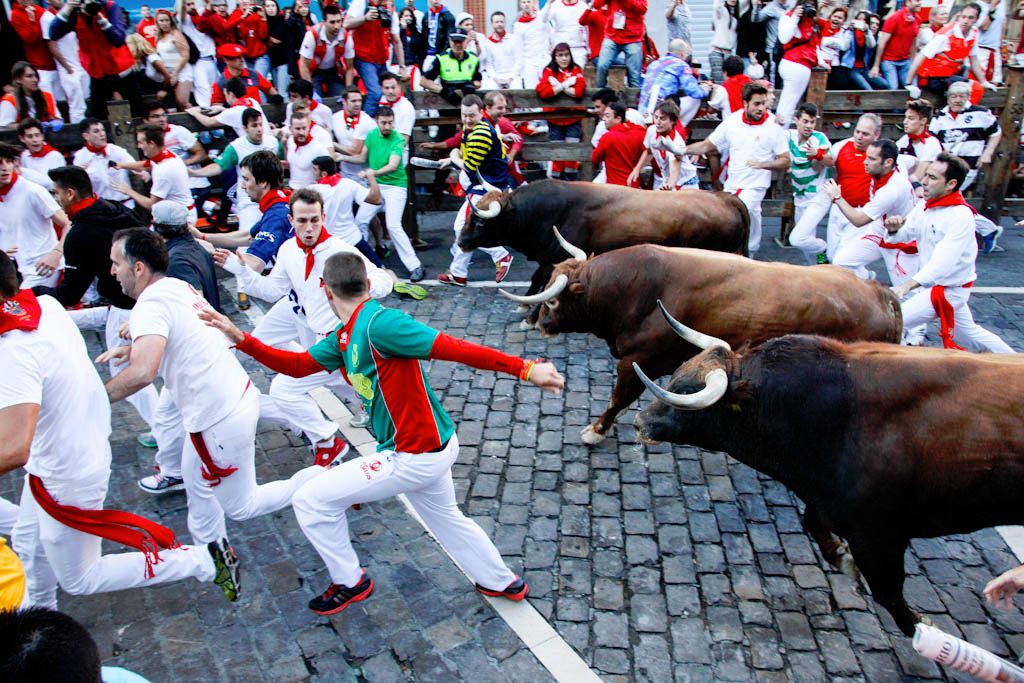 西班牙奔牛節Los sanfermines