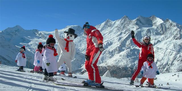 瑞士小孩滑雪