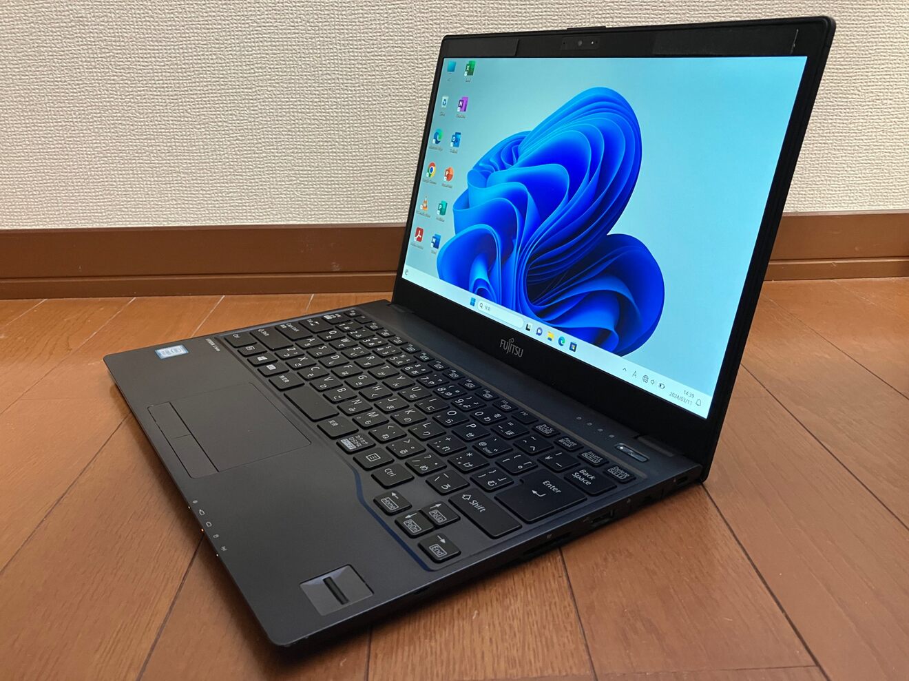 重さ819g】富士通 U937 Webカメラ SSD:1TB メモリ:8GB Office 重さ819g】富士通 U937 Webカメラ SSD:1TB メモリ:8GB Office
