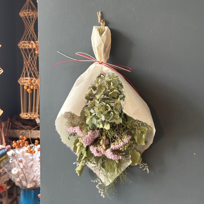 ドライフラワーの紫陽花守り｜厄除け・健康祈願のお守り飾り