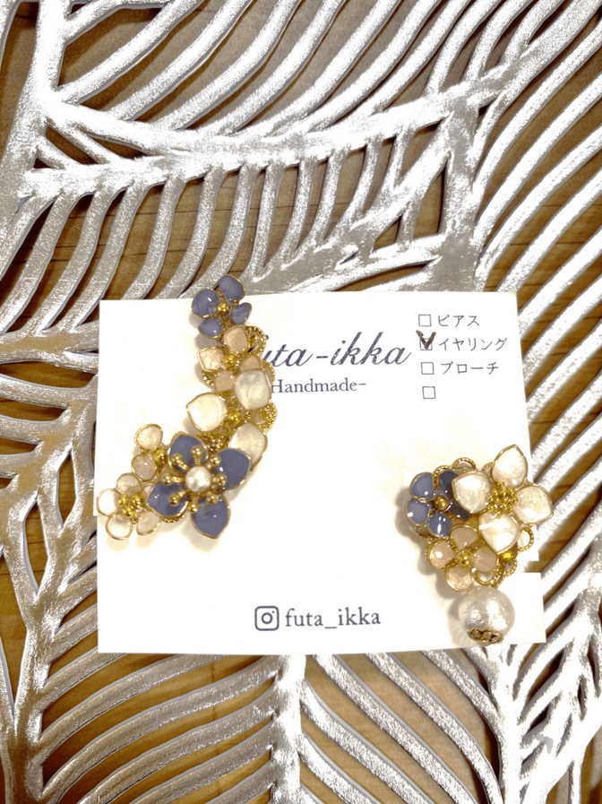 紫陽花と小花 アシンメトリーイヤリング・イヤーカフ(ハンドメイド)/ほぼ未使用