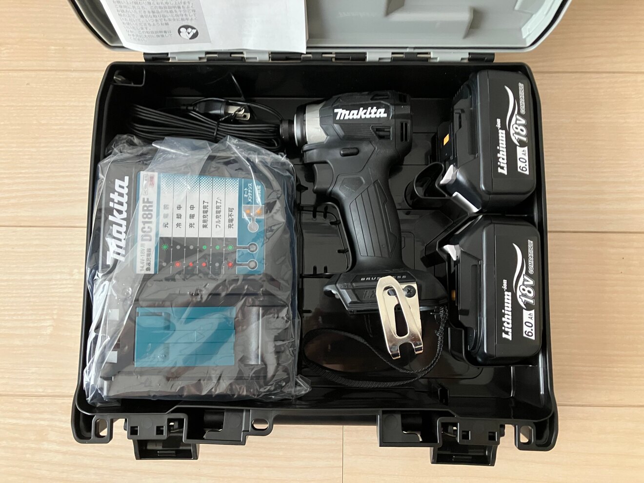 マキタ 18V 充電式インパクトドライバ TD173D & DC18RF マキタ 18V 充電式インパクトドライバ TD173D & DC18RF