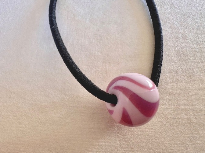 【ハンドメイド】とんぼ玉のヘアゴム★ベリーミルク