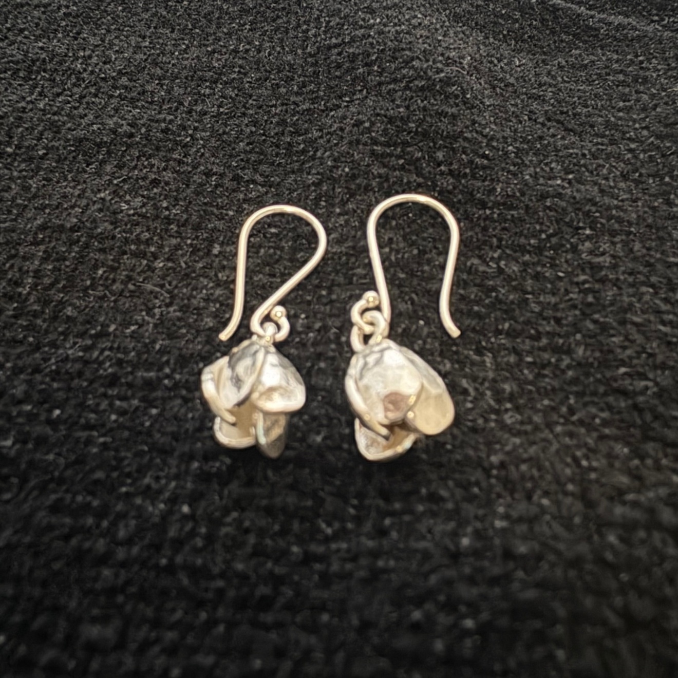 カレンシルバー ピアス】高純度シルバー×タイ山岳民族の工芸 花