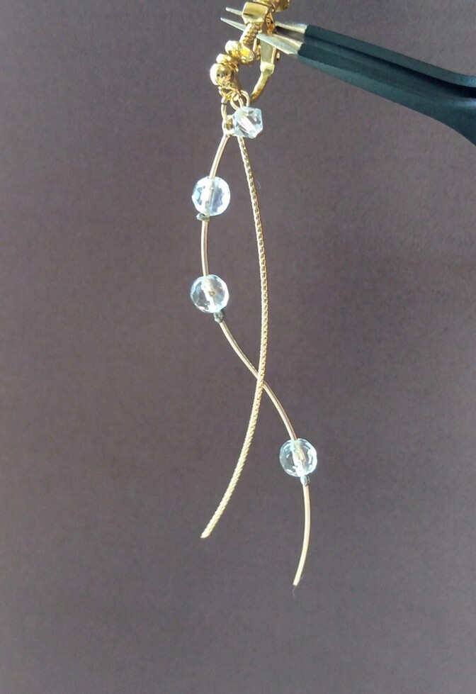 【スタートアップ価格】天然石クリスタルクオーツのしずく連なるゴールドラインピアスorイヤリング