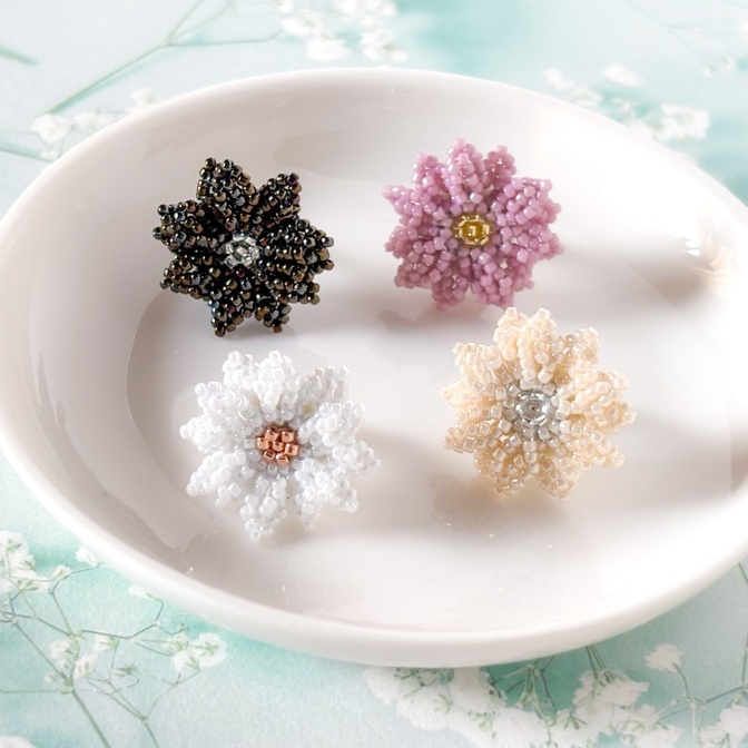 【ハンドメイド】ビーズのイヤリング◇花いちりん