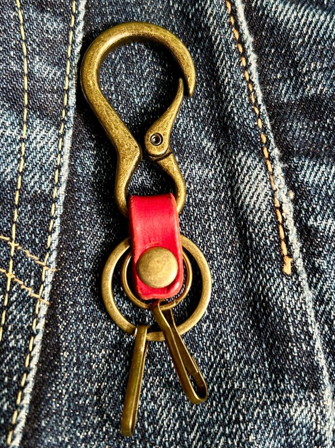 【ヴィンテージ風】本革 × アンティーク調カラビナキーリング（赤・小サイズ）