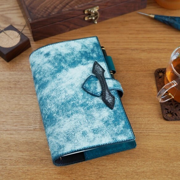 システム手帳カバー（バイブルサイズ）「異世界への扉」受注生産　