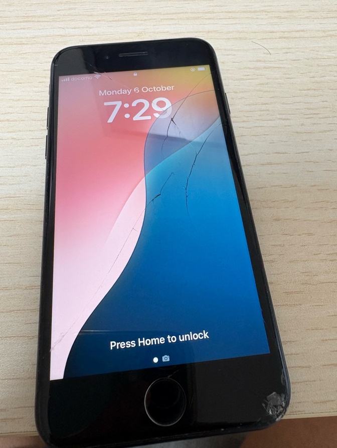 iPhone SE 第三世代 64GB ブラック 純正バッテリー85％