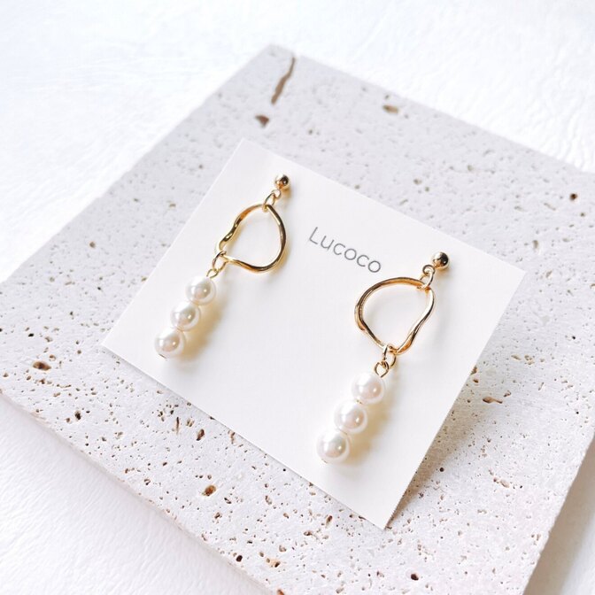 🌿変形フレーム×パール ピアス／イヤリング｜上品×シンプル｜デイリーにもフォーマルにも