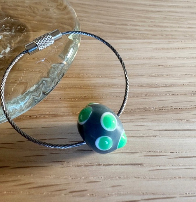 【ハンドメイド】名札を自分らしくカッコよく✨️＊とんぼ玉のキーホルダー＊