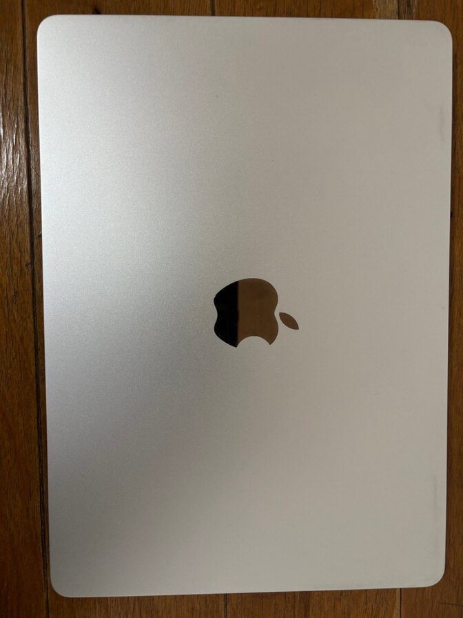 MacBook Air（M２）13.6インチ メモリ８GB・SSD512GB