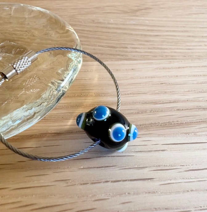 【ハンドメイド】名札を自分らしくカッコよく✨️＊とんぼ玉のキーホルダー＊