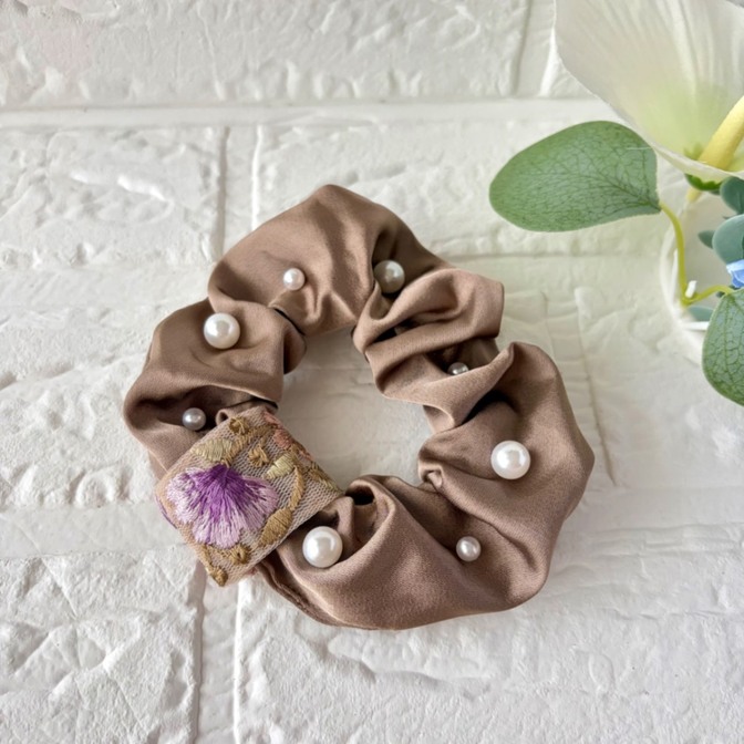 インド刺繍リボン🎀シュシュ　パールチャコールグレー