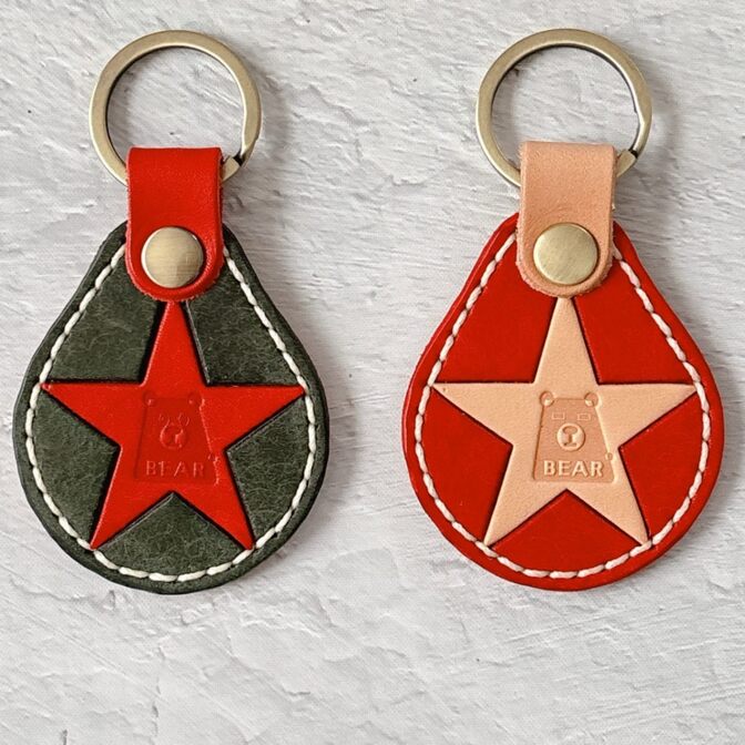 【2個セット】本革キーホルダー（クマ刻印の星モチーフ）
