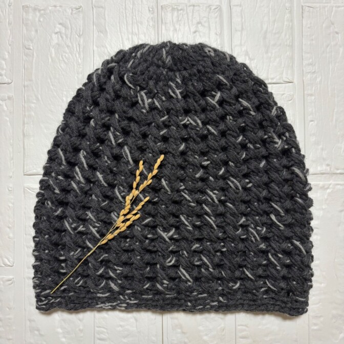 ウール100％ 手編みニット帽（グレー系・2本どり）