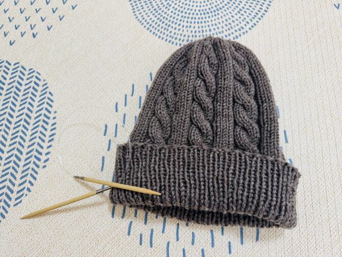 【オーダー品】ケーブル模様のあたたか手編みニット帽　カカオブラウン