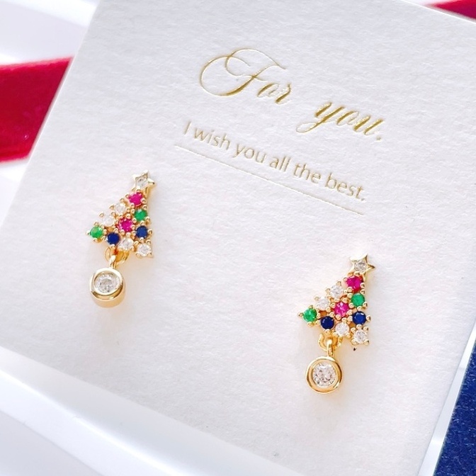 【新品】クリスマスツリーモチーフ🎄小さい可愛いピアス🤍