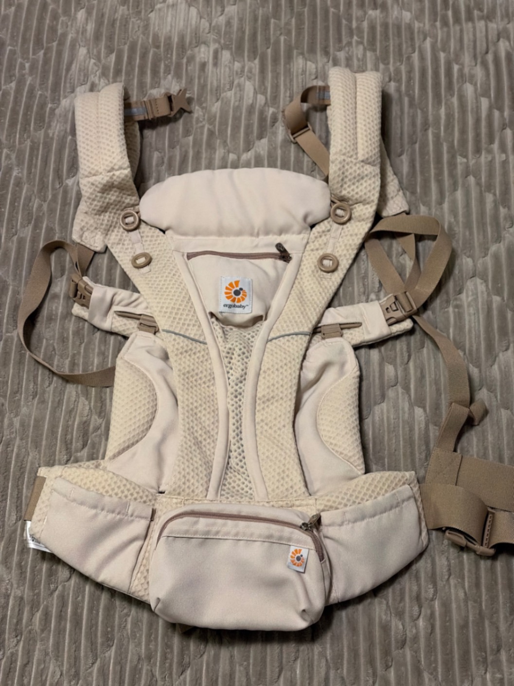 ergobaby OMNI BREEZE サンドベージュ エルゴベビー抱っこ紐｜リベ