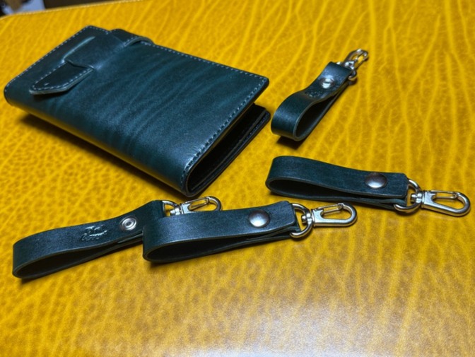 【本革】深緑色のレザーストラップ