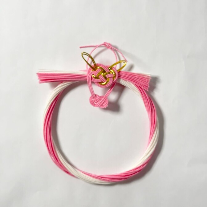 水引しめ縄〈使う力カラー〉
午年・馬チャーム付き｜行動力・実行力を整える和モダンインテリア