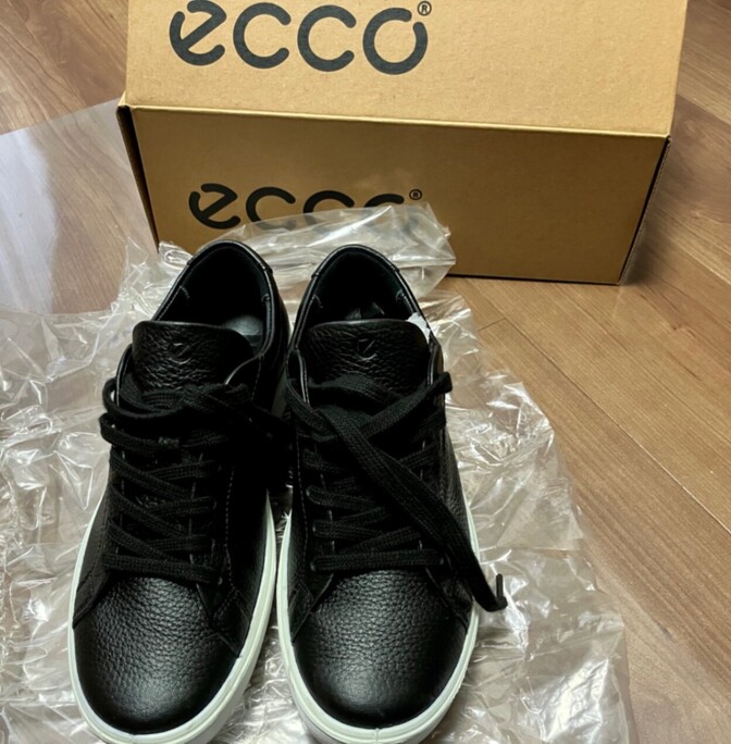 ECCOレディースス革スニーカー　23cm