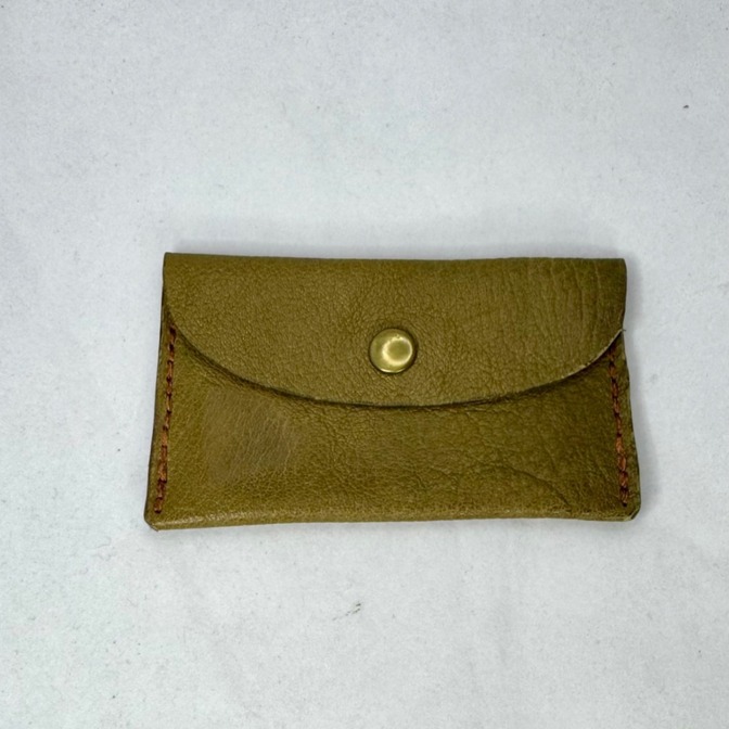 【Xmasセール】鹿革のやわらかカードケース（ピスタチオ）