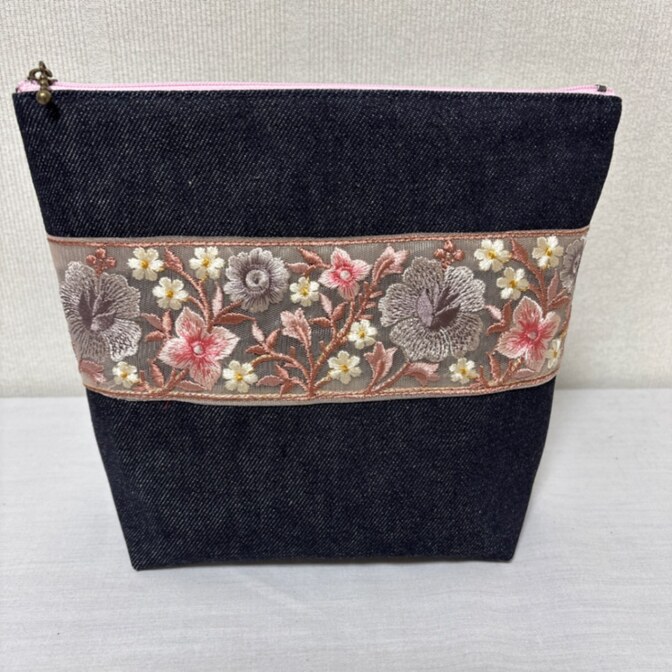 ハンドメイド】デニム × インド刺繍リボン ポーチ 大人可愛い / 一点物