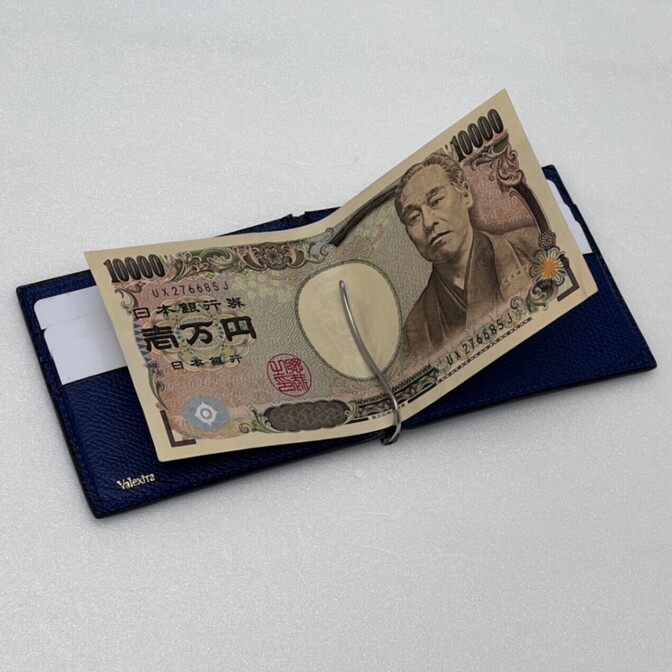 学長が以前愛用されていたマネークリップの色違いです
人気のロイヤルブルー 美品