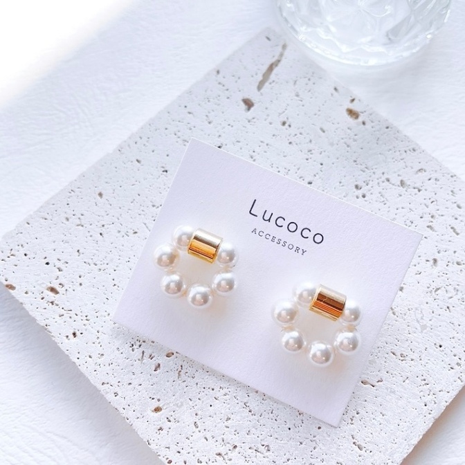 華やかパール×ゴールドピアス｜存在感のあるきれいめデザイン